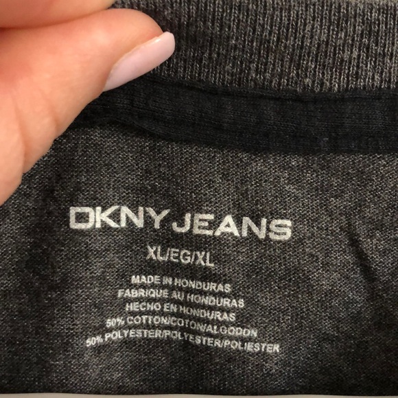 Men’s DKNY Tee - Picture 3 of 3